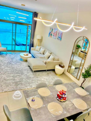 Top Floor Luxury Apartment with beautiful views